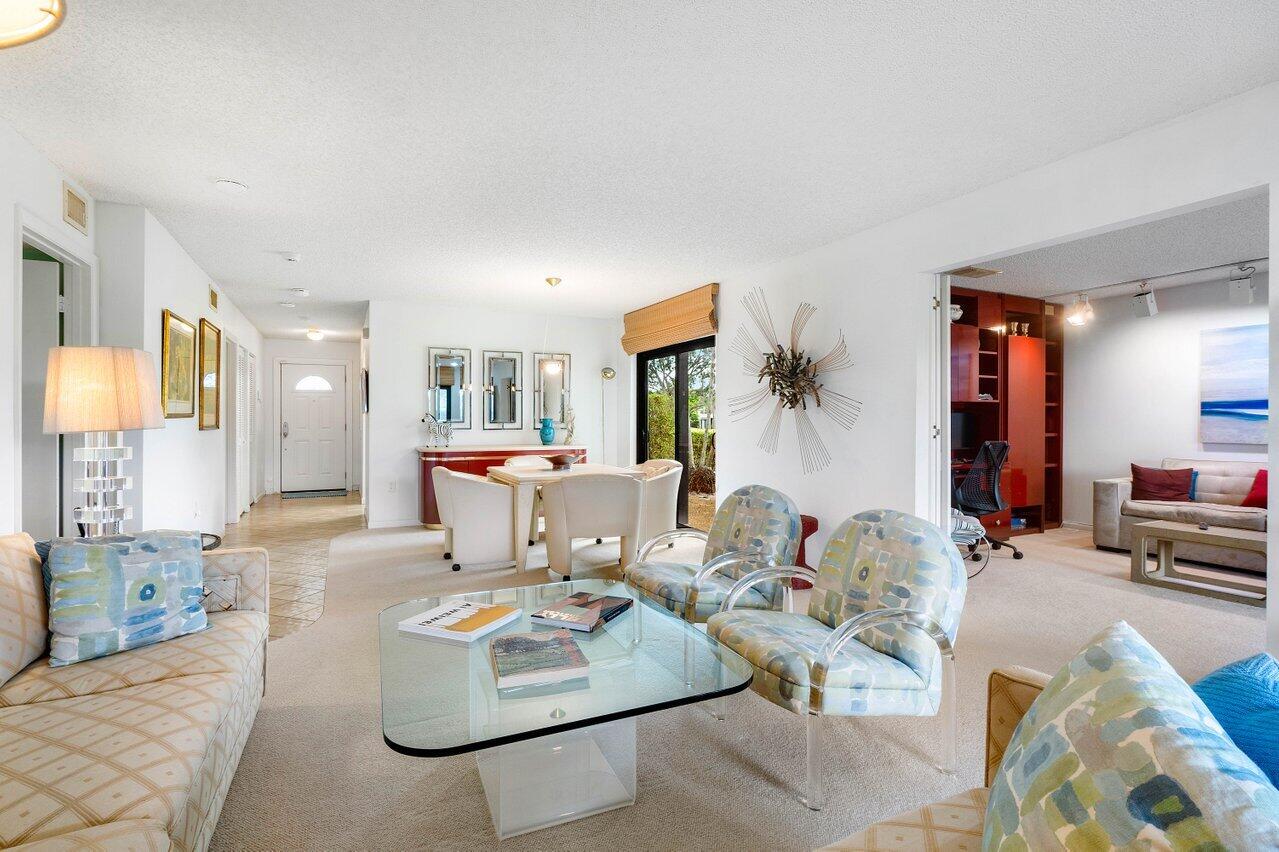11 Stratford Drive E A