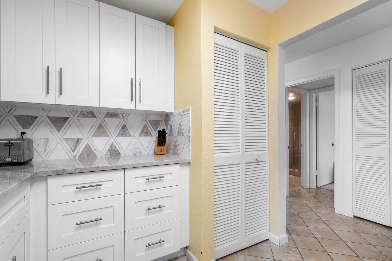 11 Stratford Drive E A