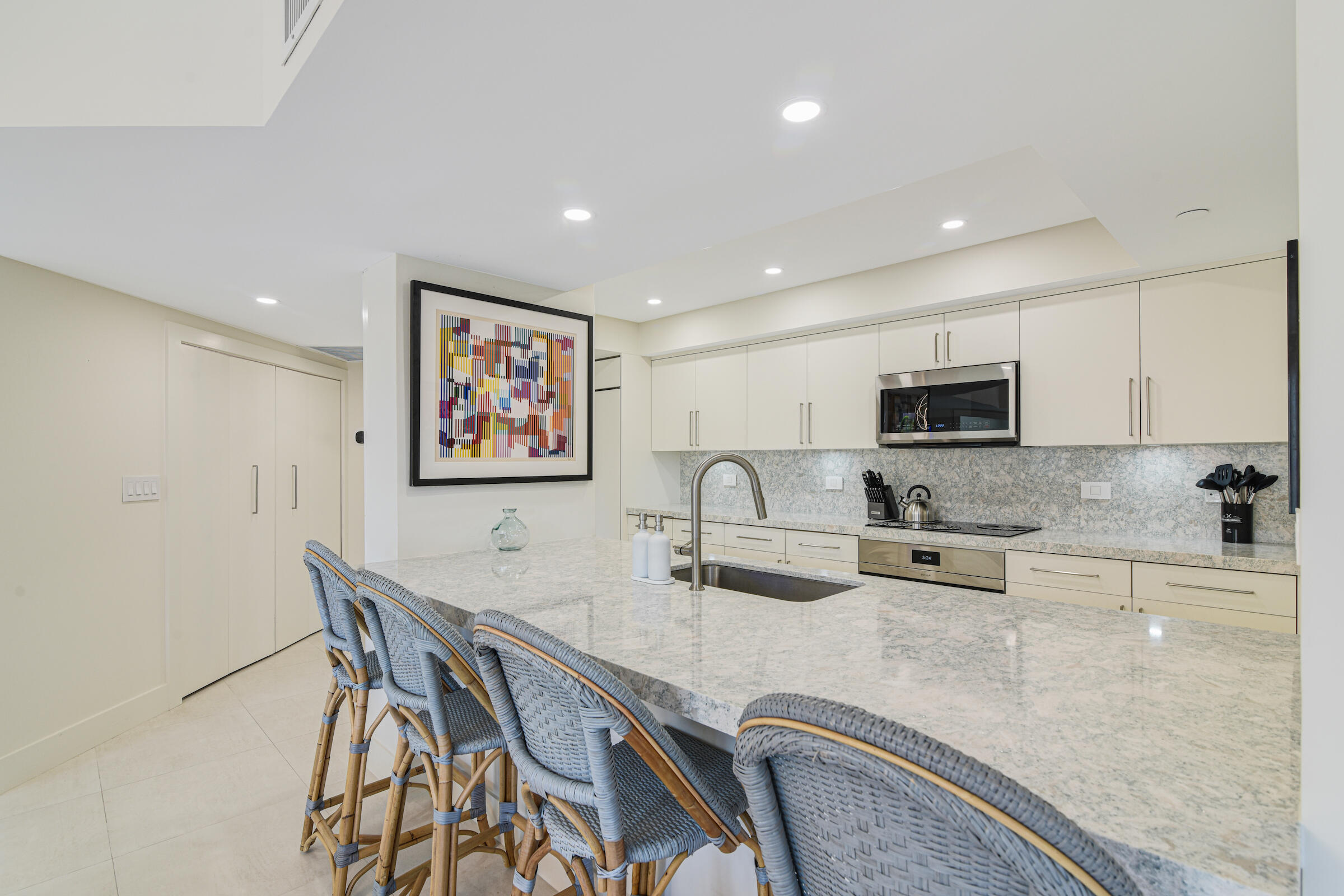 100 SE 5th 305 Avenue 305