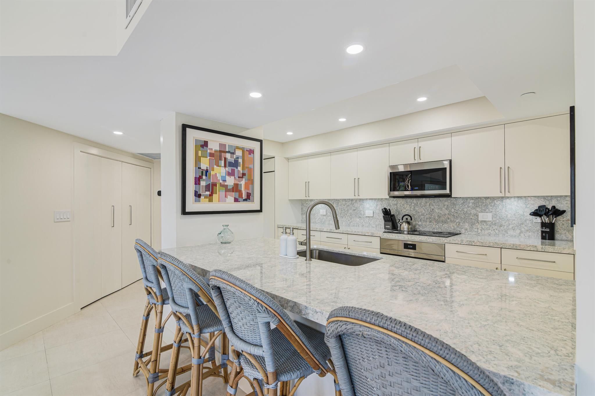 100 SE 5th 305 Avenue 305