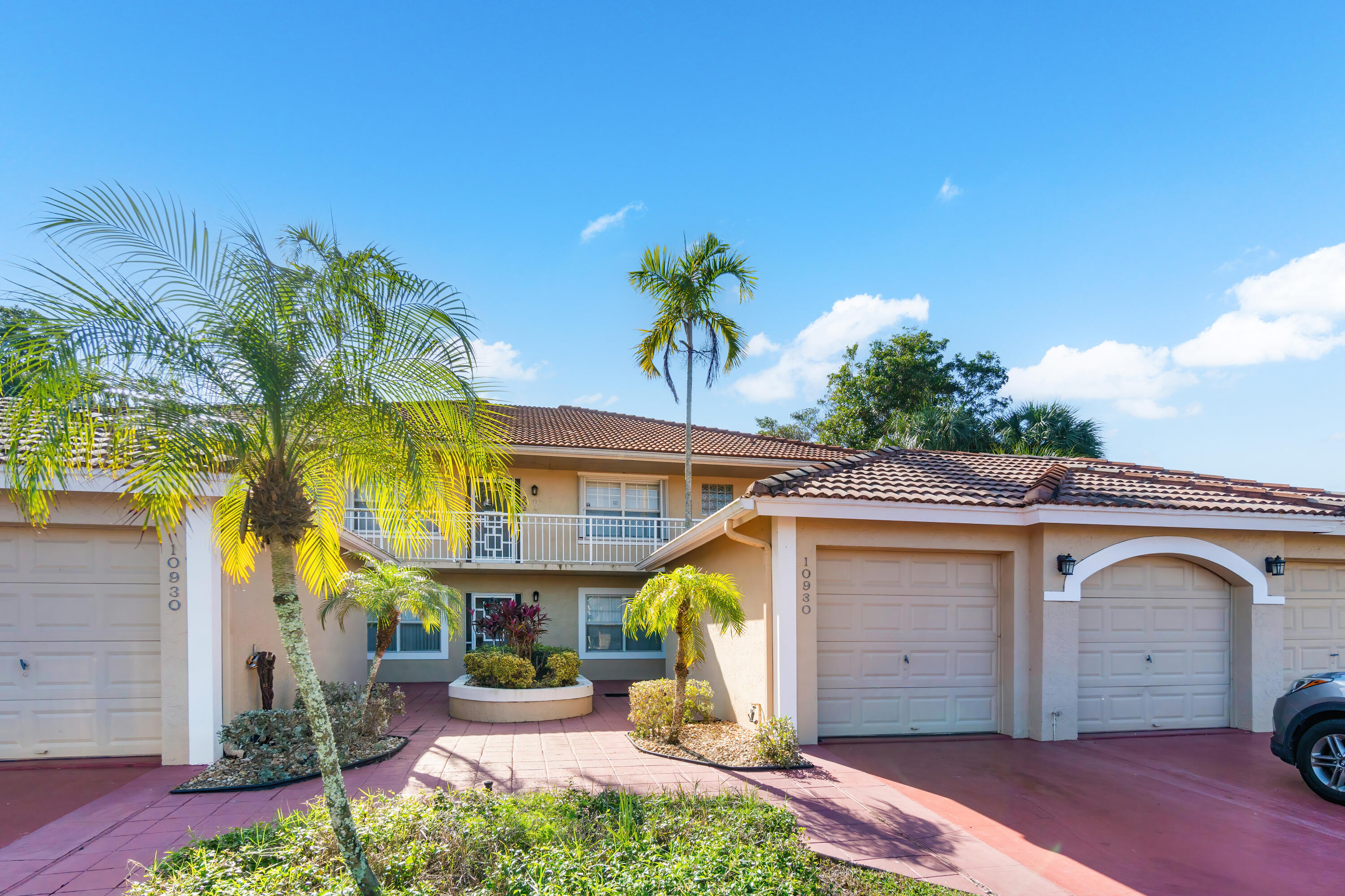 10930 Lakemore Lane 103