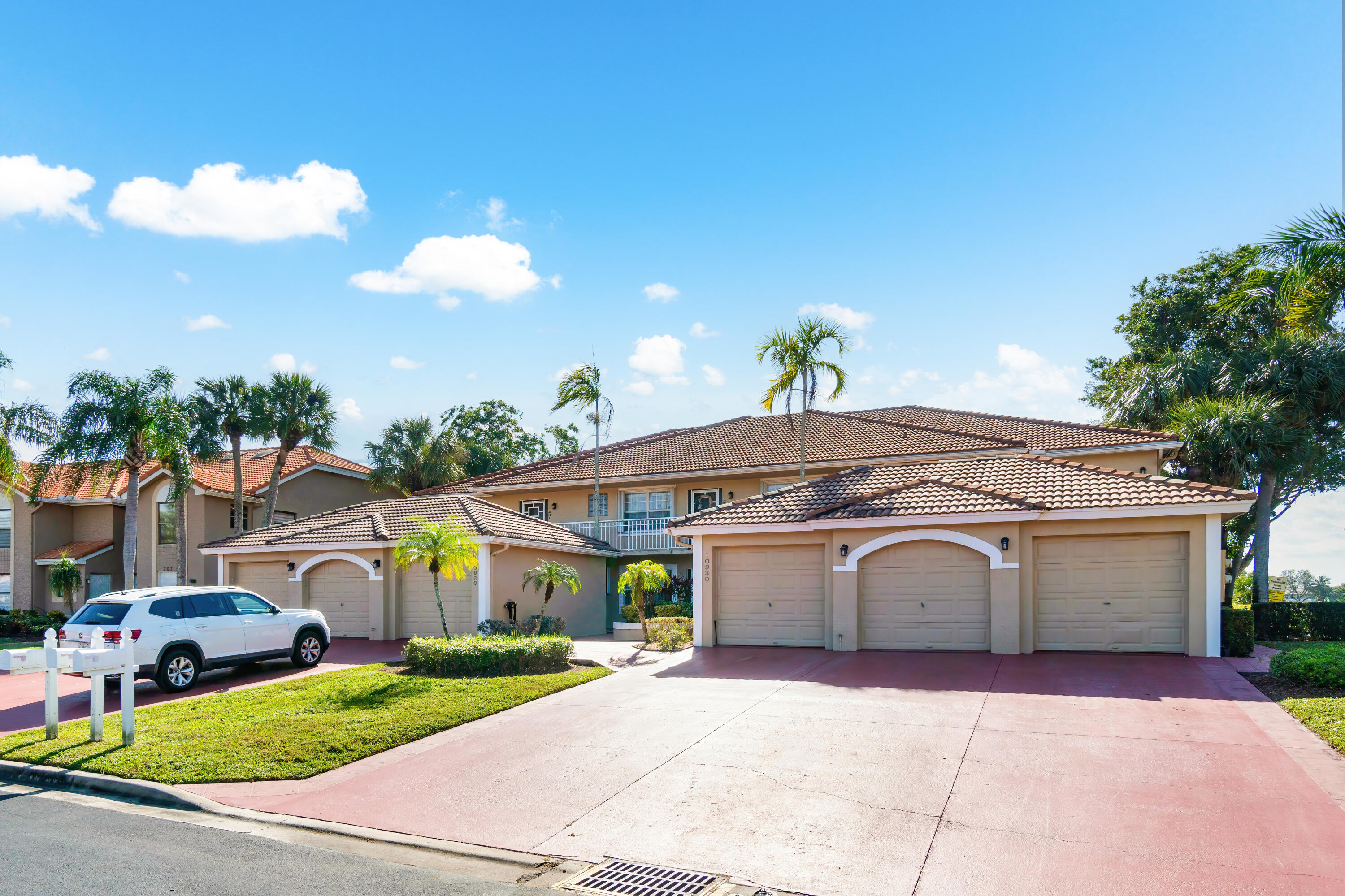 10930 Lakemore Lane 103