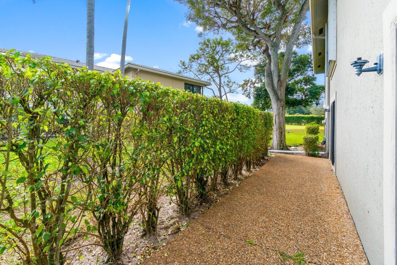 10 Stratford Drive E A