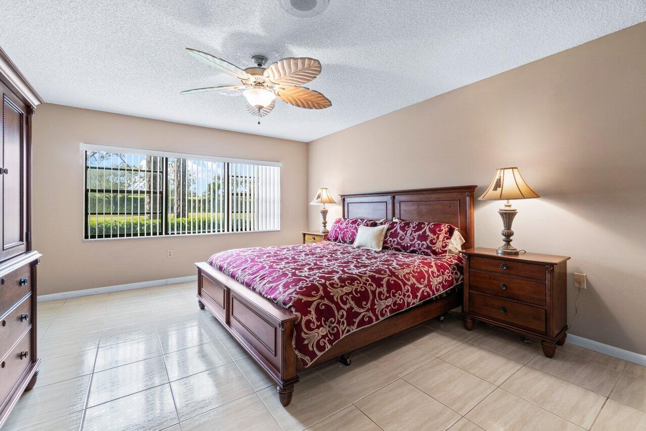 10 Stratford Drive E A