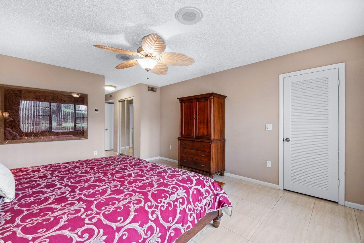 10 Stratford Drive E A
