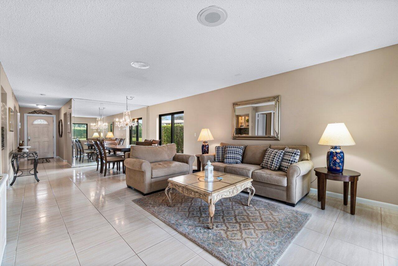 10 Stratford Drive E A