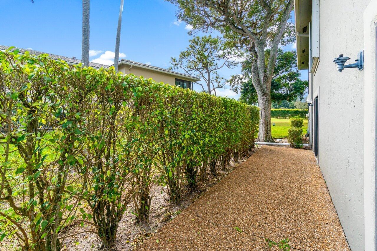 10 Stratford Drive E A