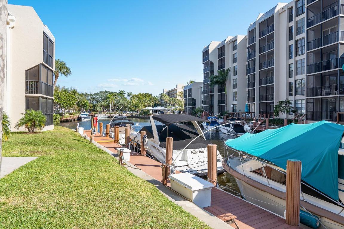 2 Royal Palm Way 105