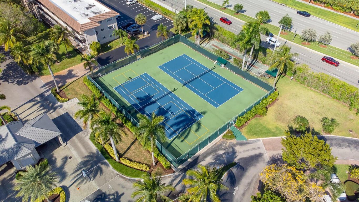 2 Royal Palm Way 105