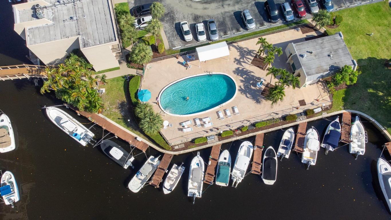 2 Royal Palm Way 105