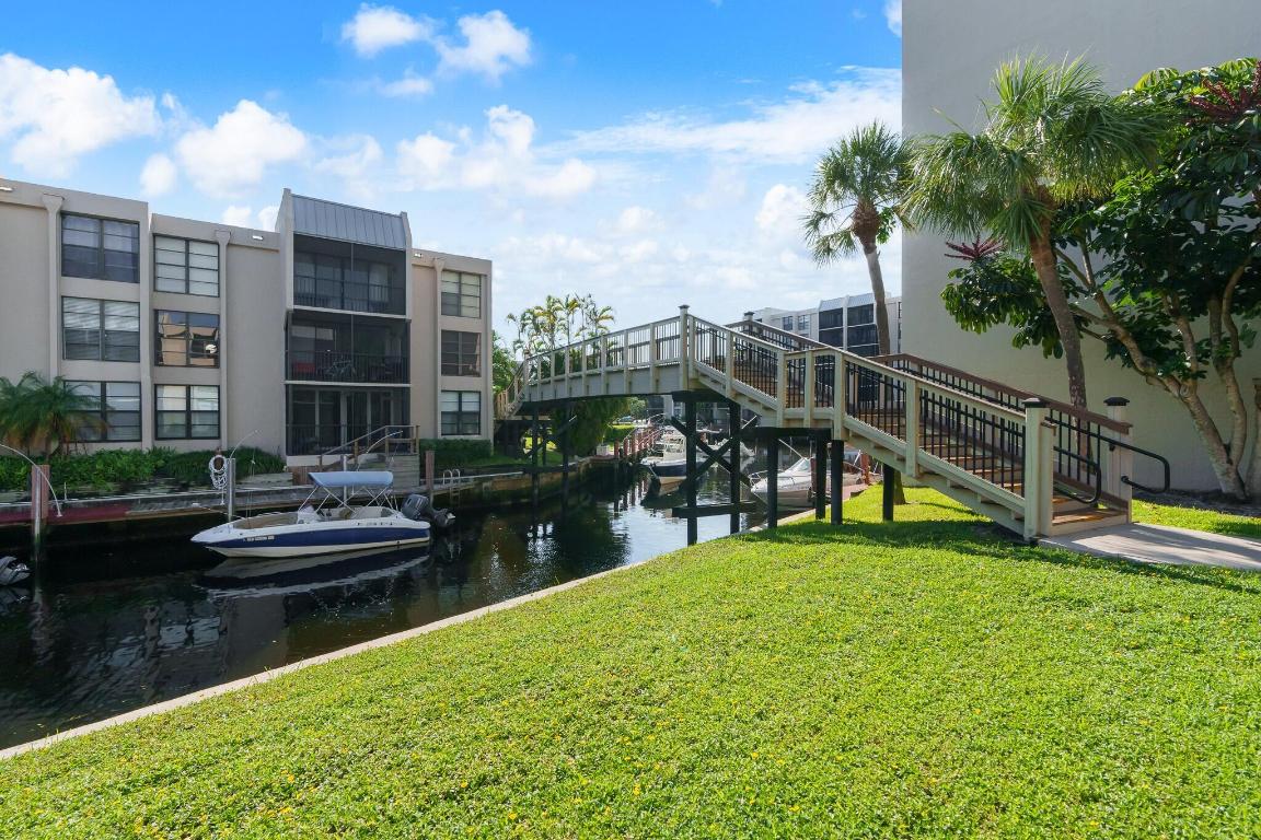 2 Royal Palm Way 105