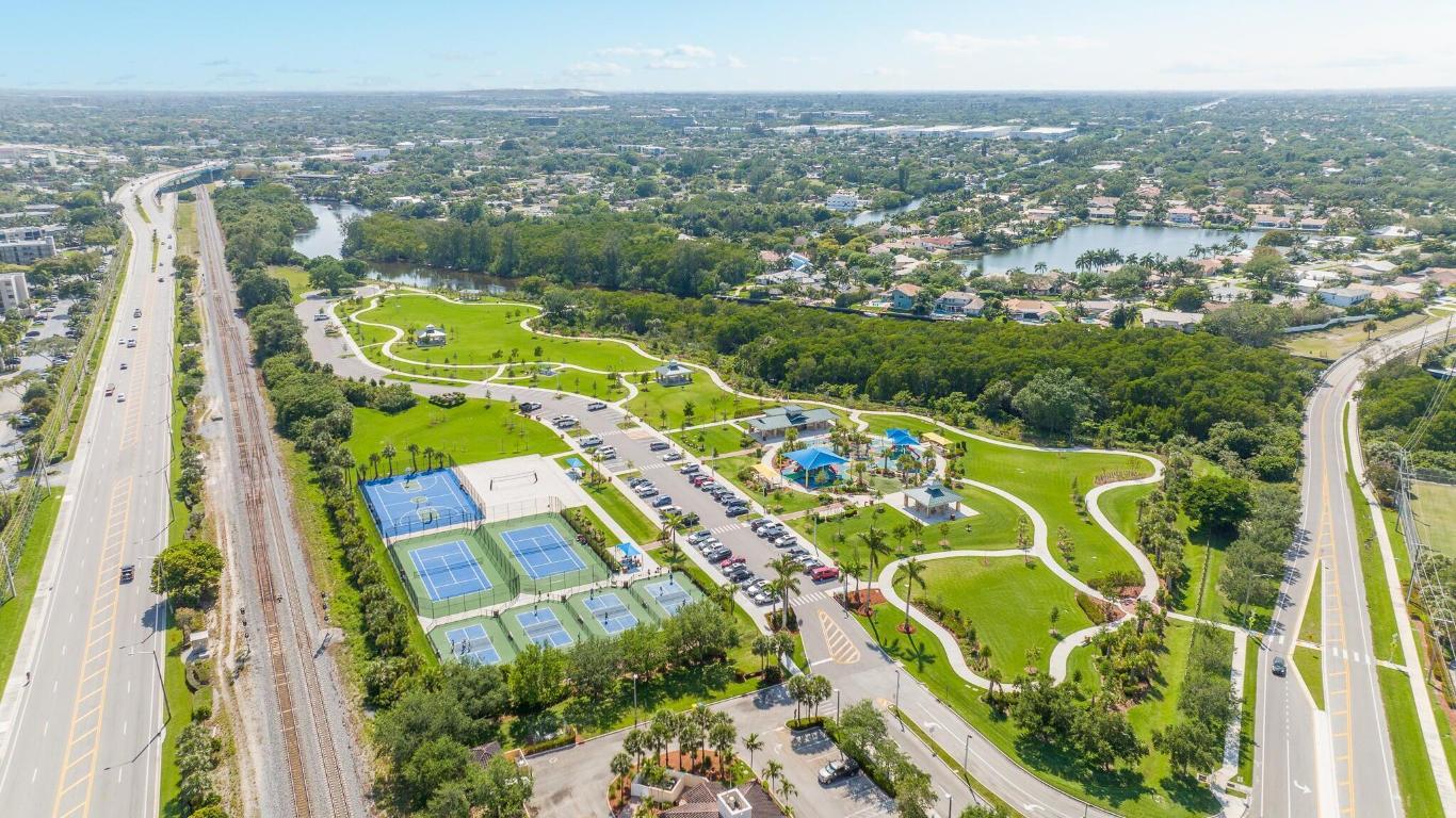 2 Royal Palm Way 105