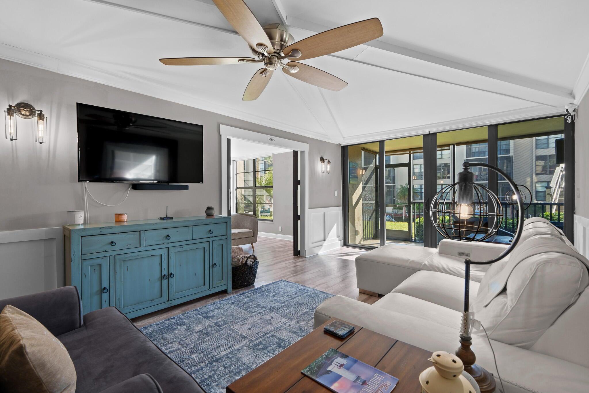 2 Royal Palm Way 105