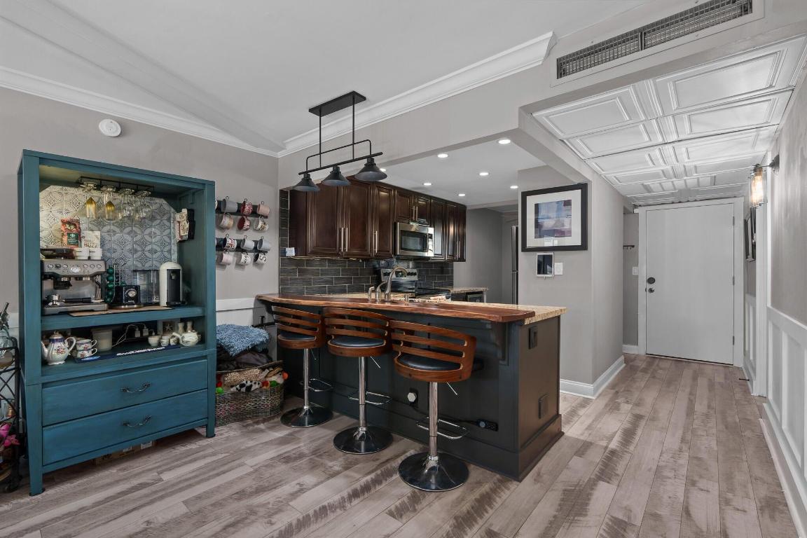 2 Royal Palm Way 105