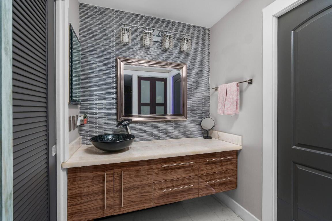 2 Royal Palm Way 105