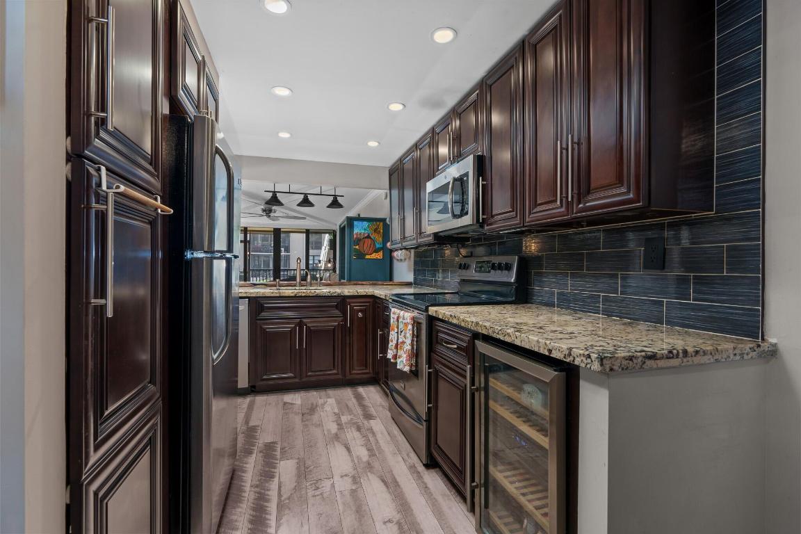 2 Royal Palm Way 105