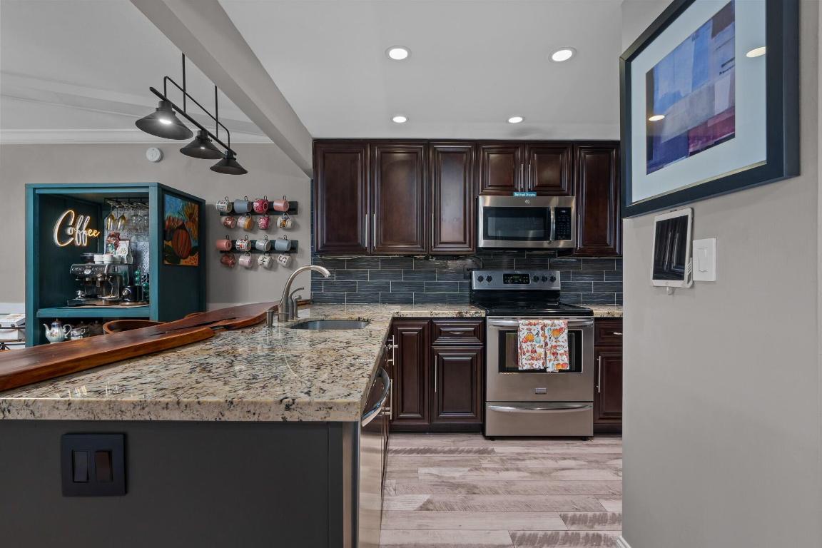 2 Royal Palm Way 105