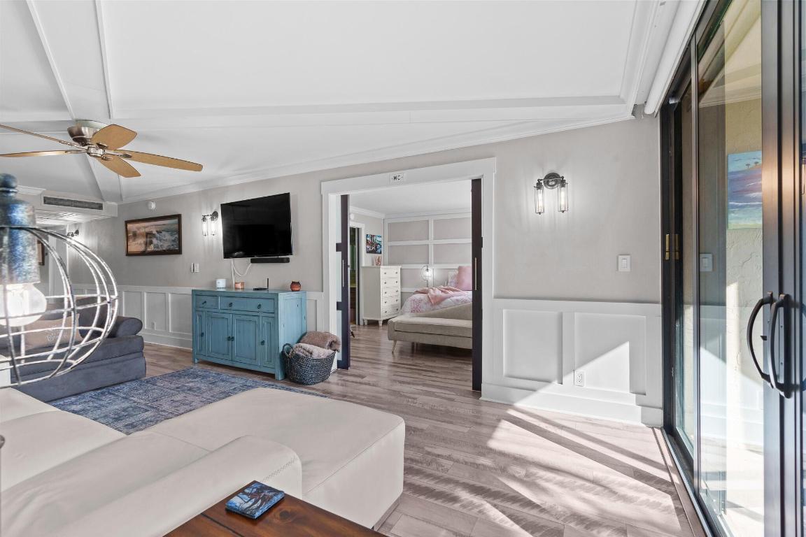 2 Royal Palm Way 105