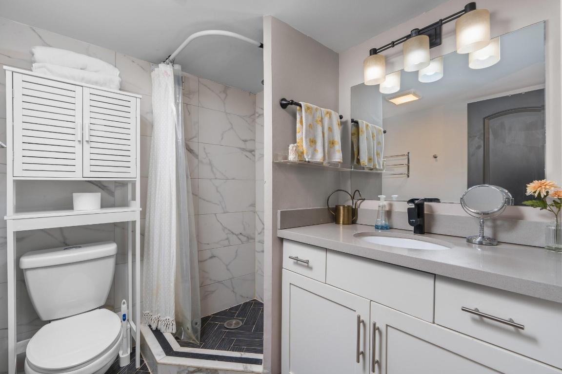 2 Royal Palm Way 105