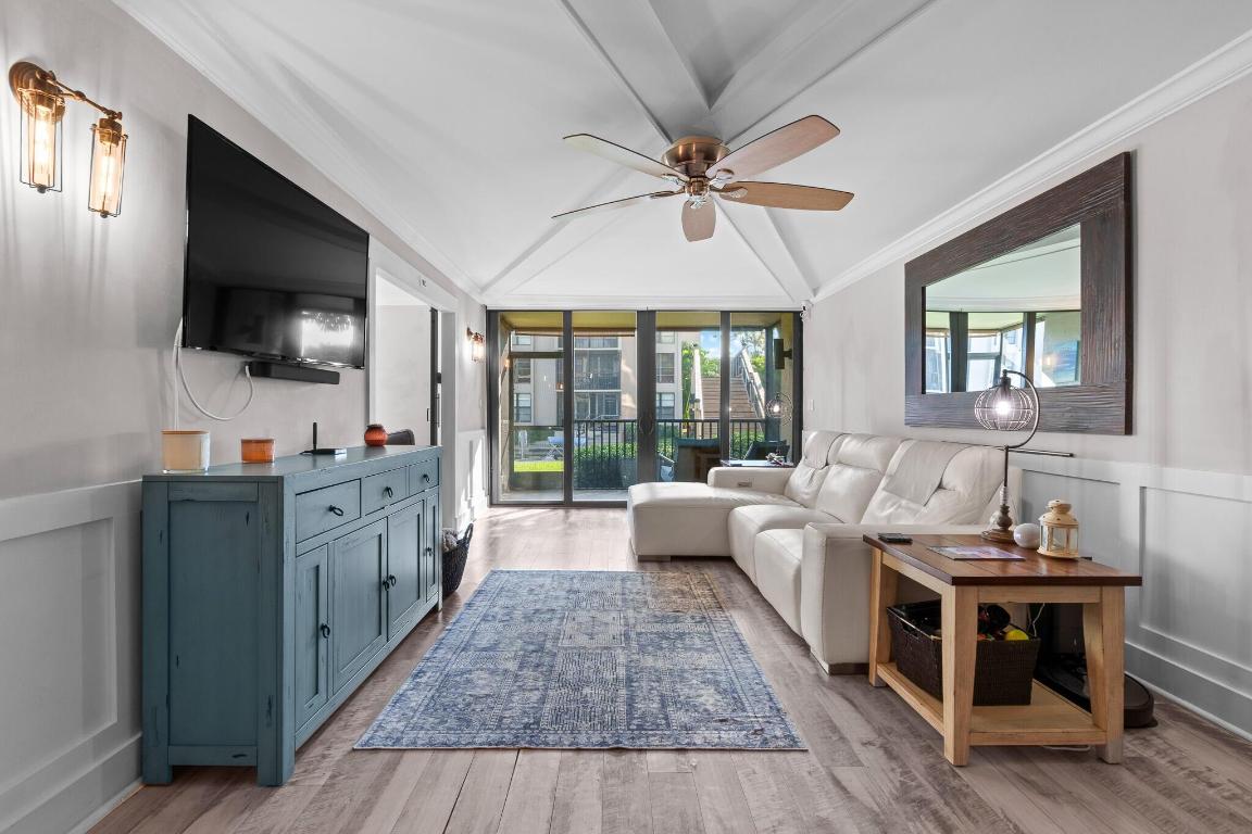 2 Royal Palm Way 105