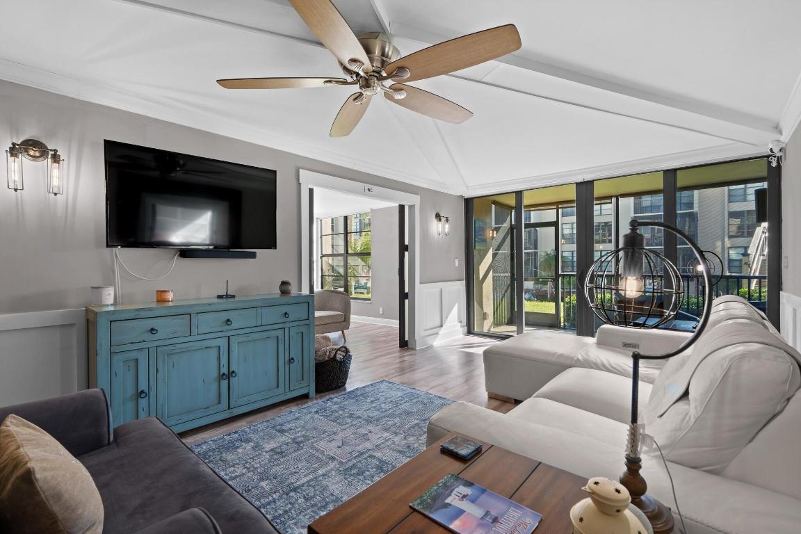 2 Royal Palm Way 105