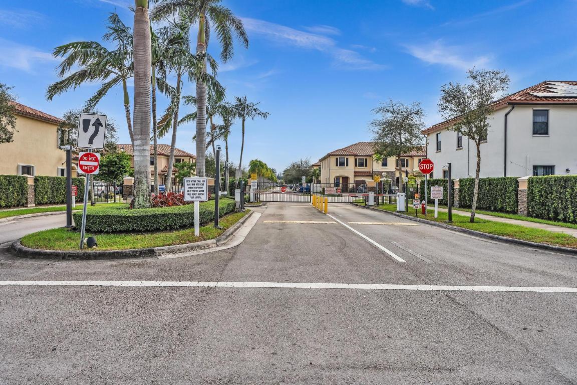 3320 W 90th Street, Hialeah