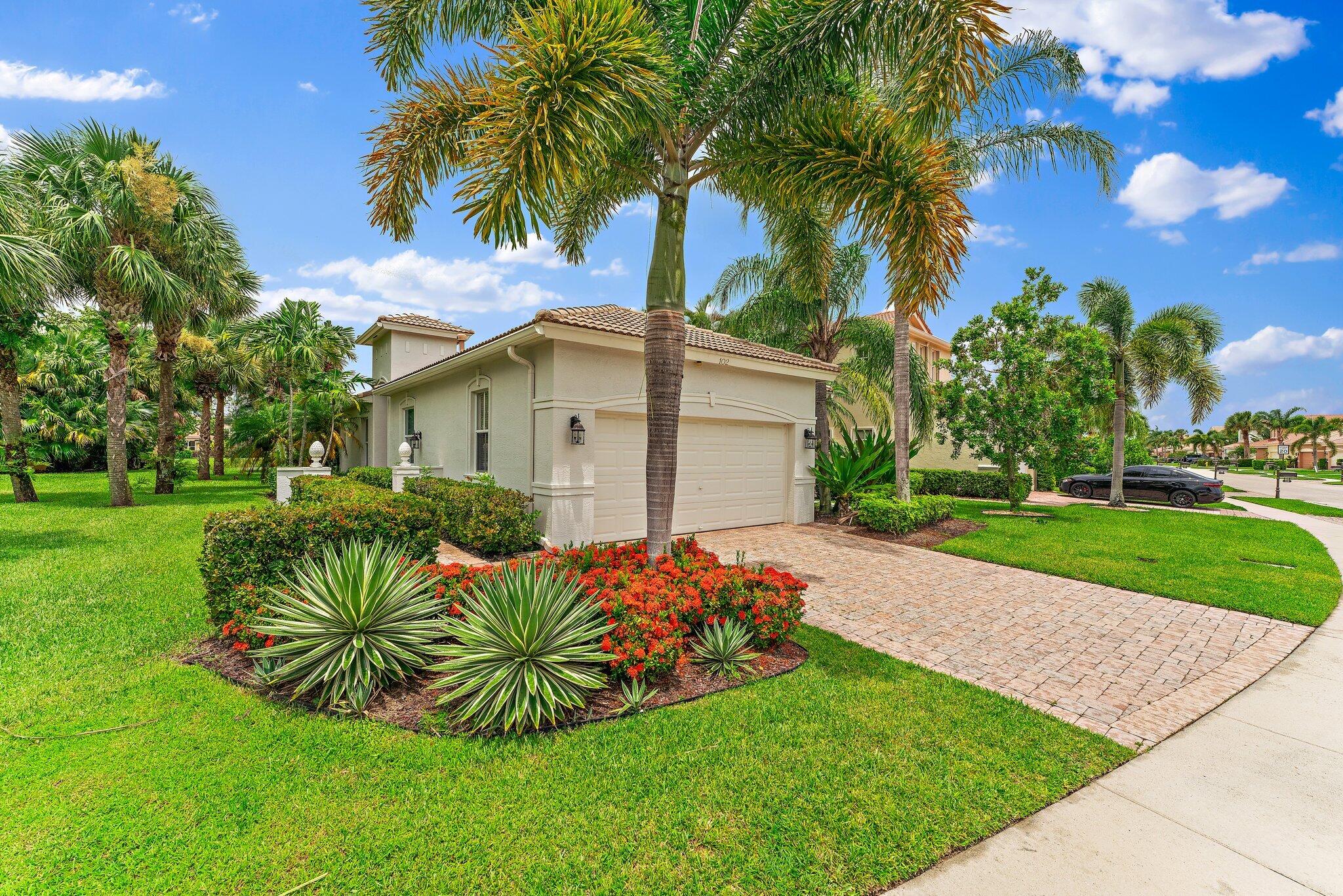 102 Isle Verde Way