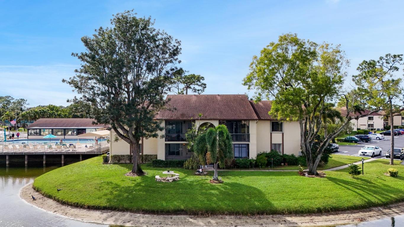 332 Knotty Pine Circle C-1, Greenacres Unit: C-1