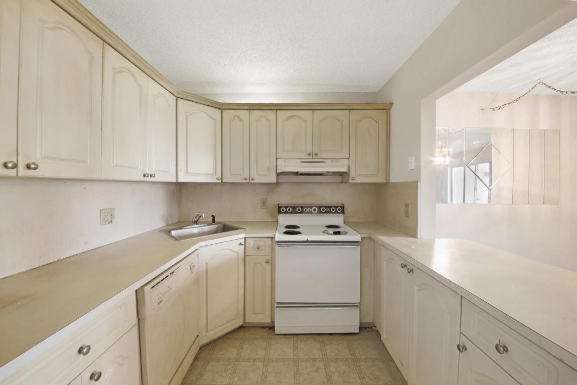 332 Knotty Pine Circle C-1, Greenacres Unit: C-1