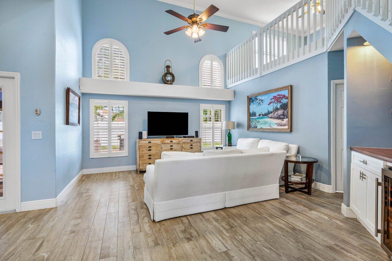 1132 Canoe Point