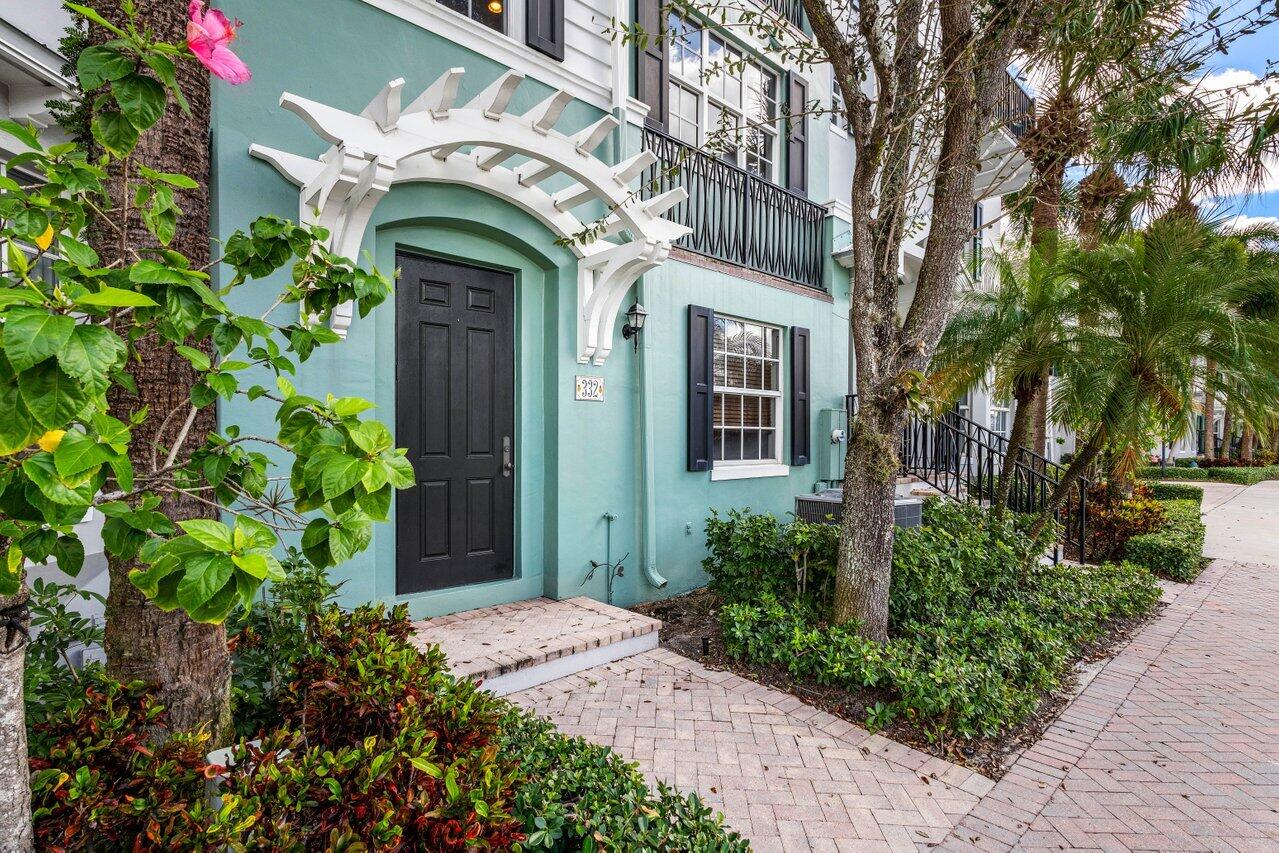 332 W Mallory Circle