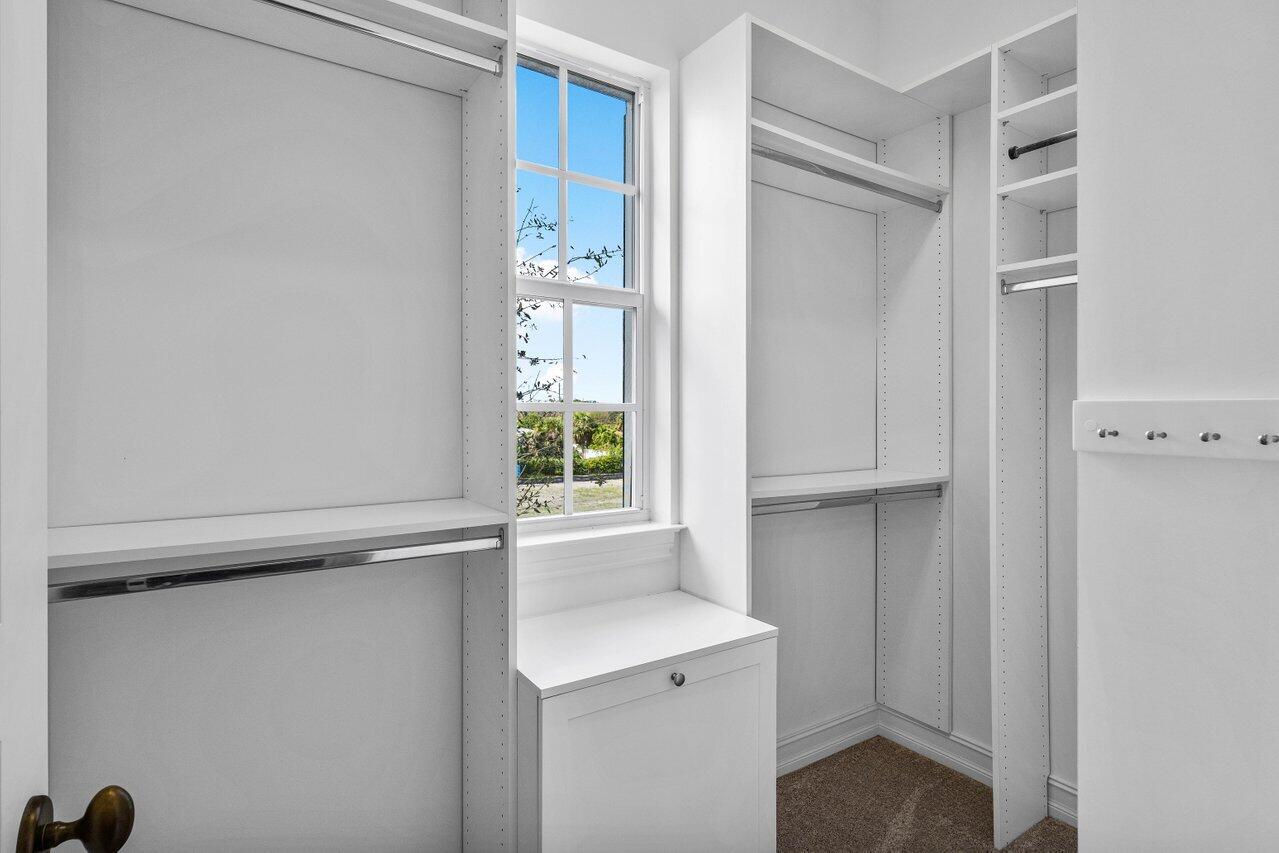 332 W Mallory Circle