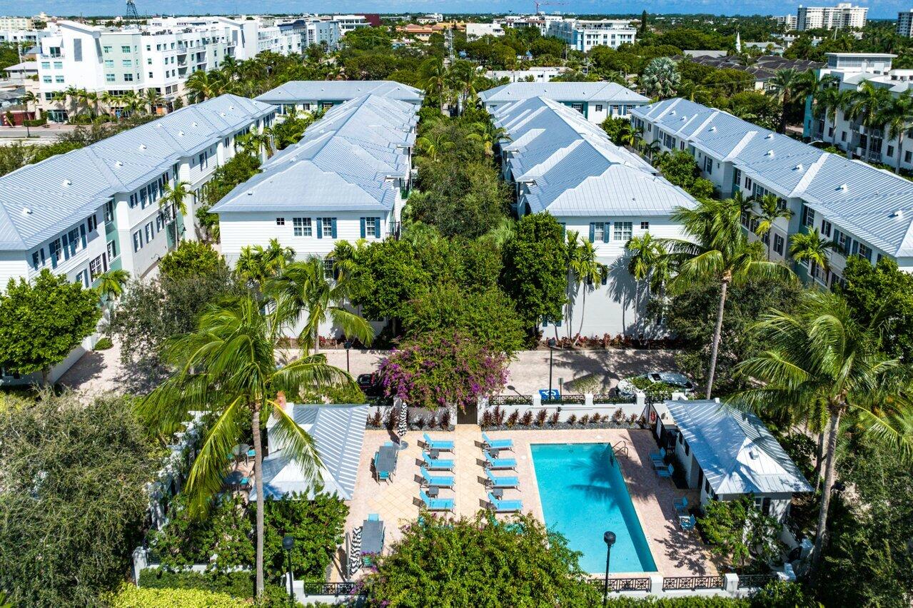 332 W Mallory Circle