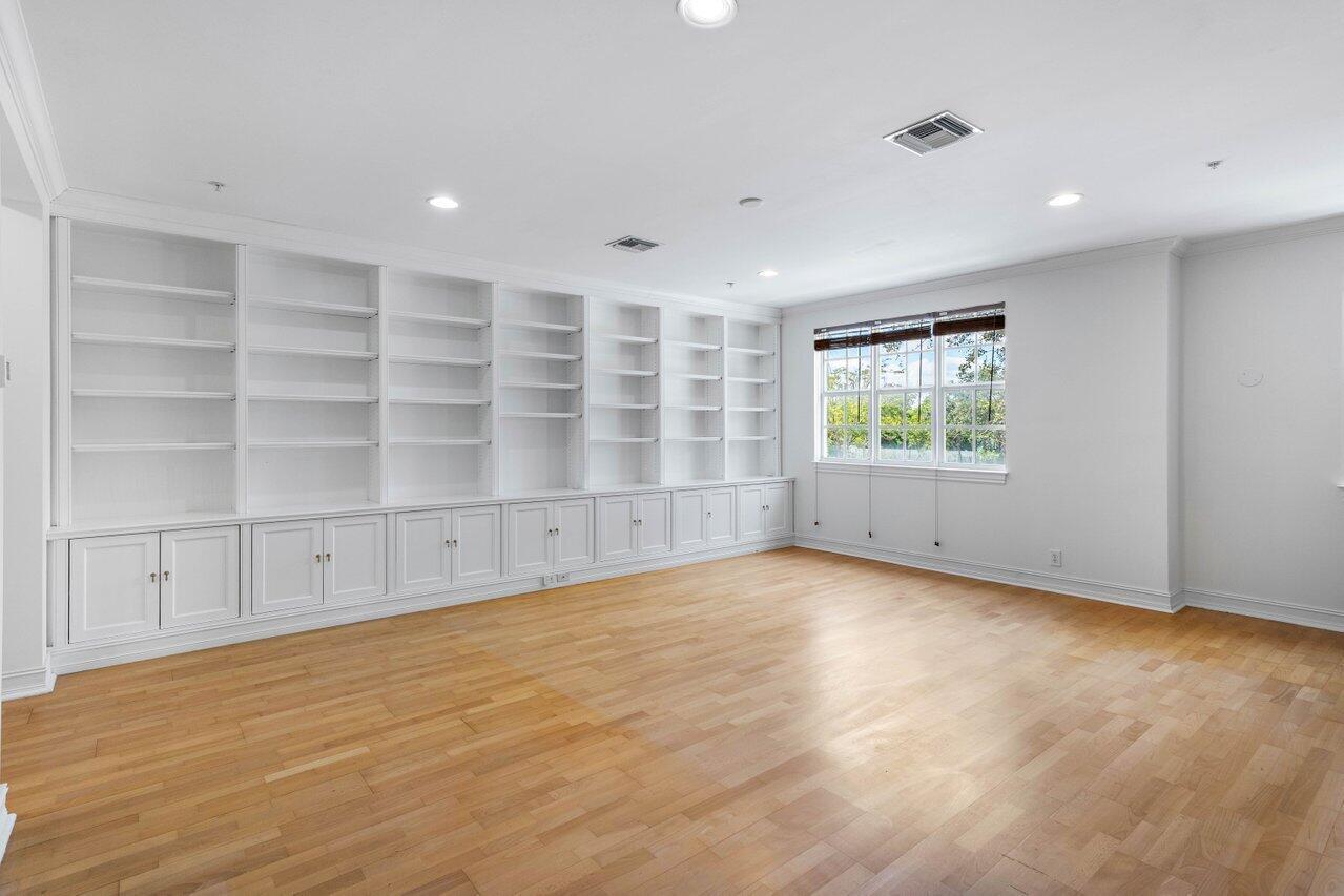 332 W Mallory Circle