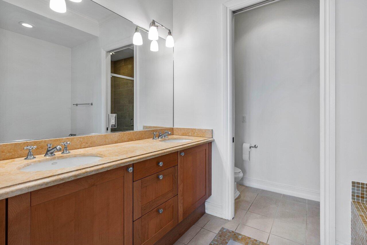 332 W Mallory Circle