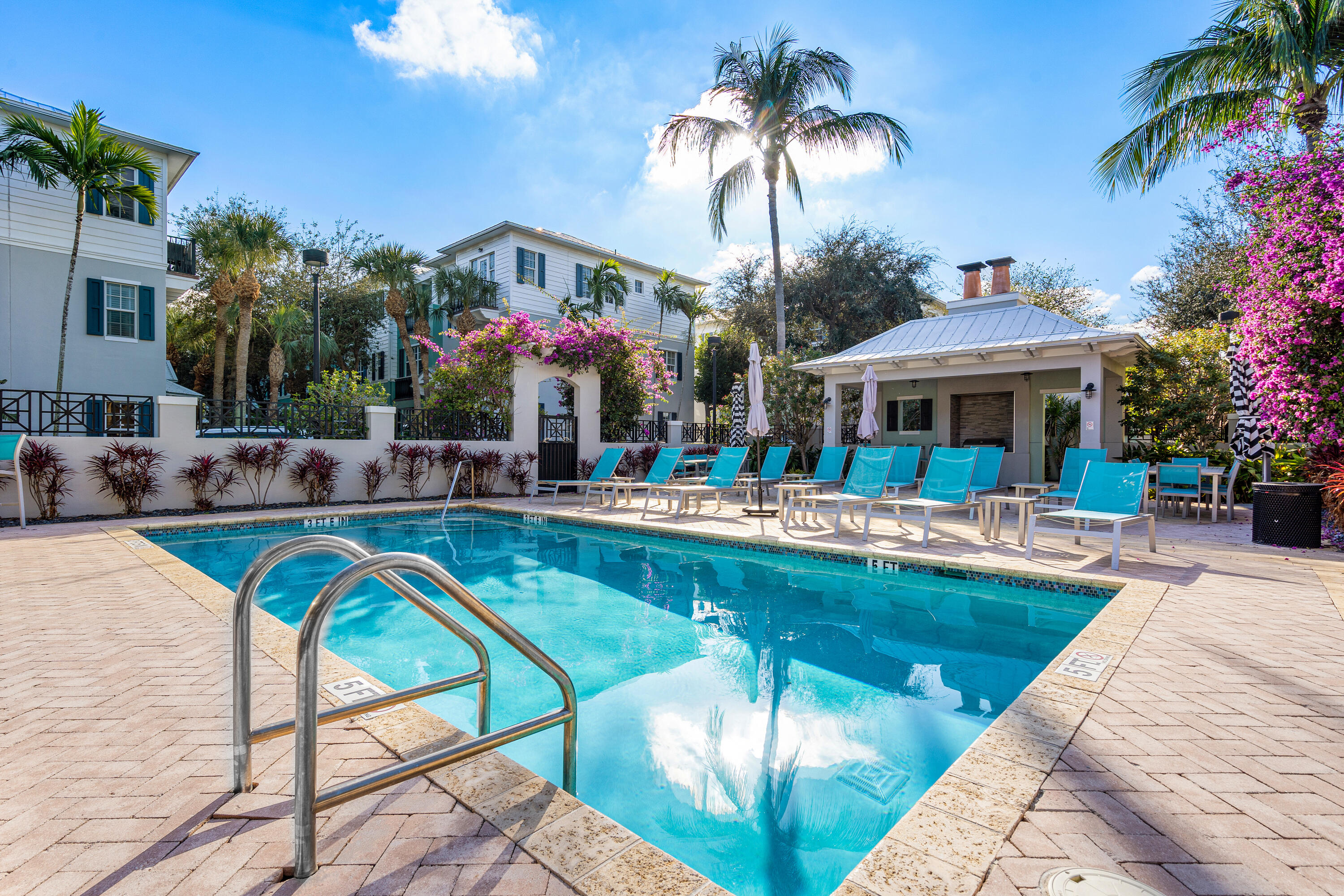 332 W Mallory Circle