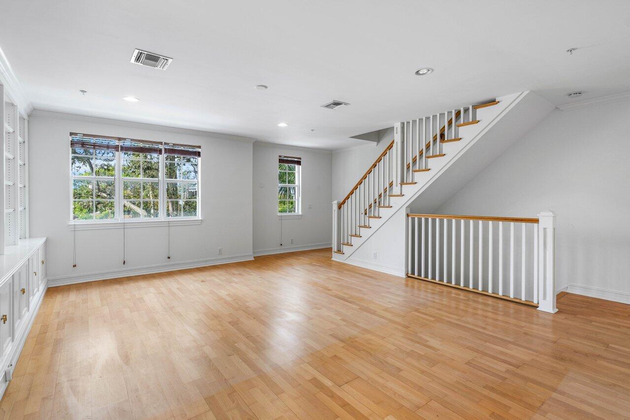 332 W Mallory Circle