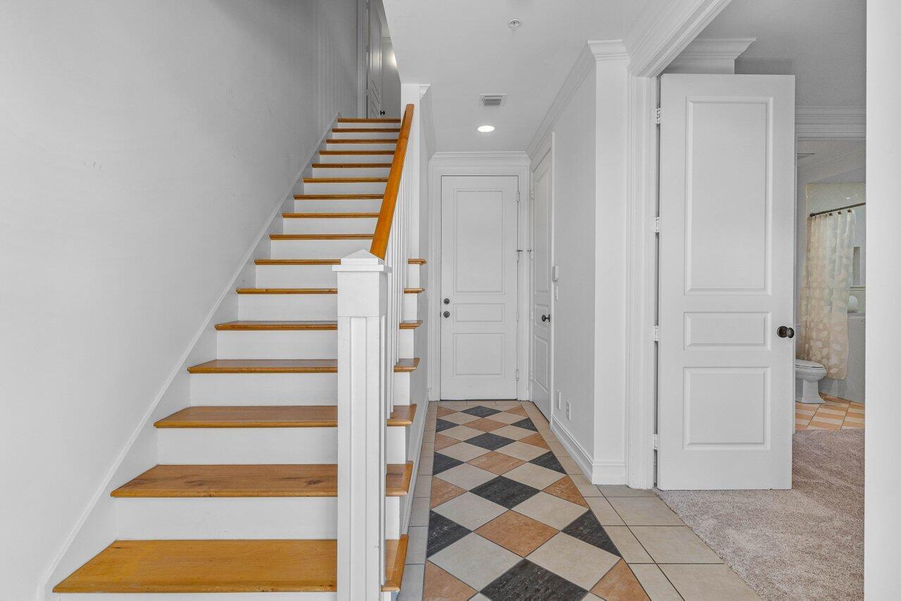 332 W Mallory Circle