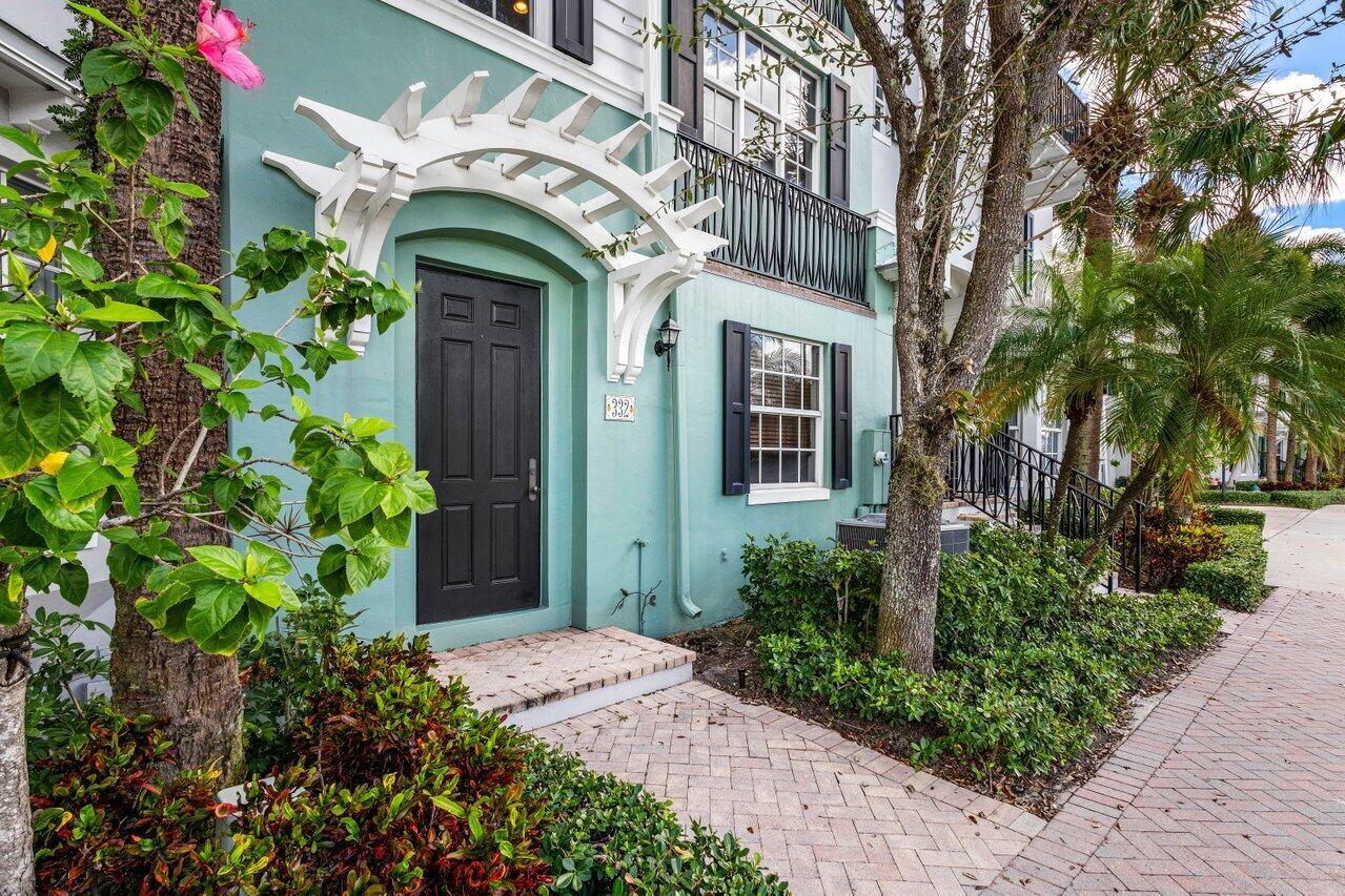 332 W Mallory Circle