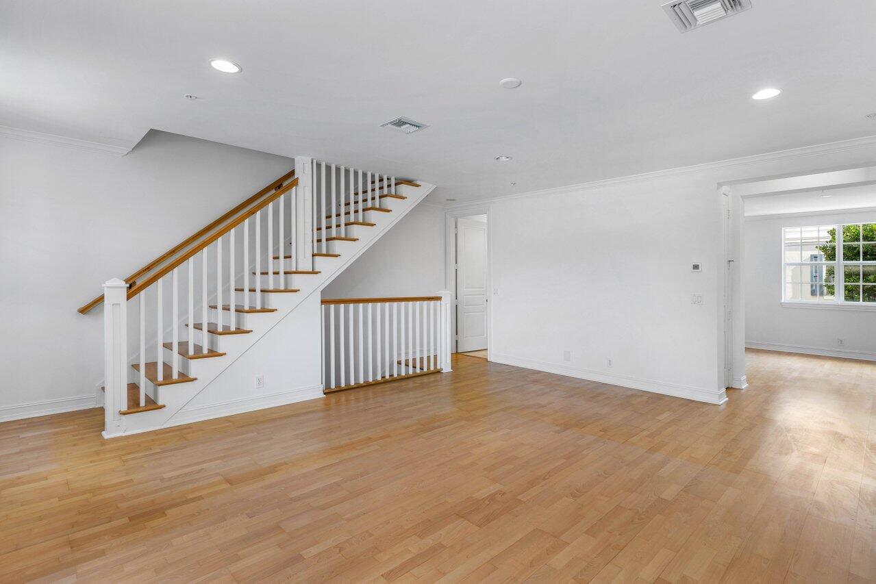 332 W Mallory Circle