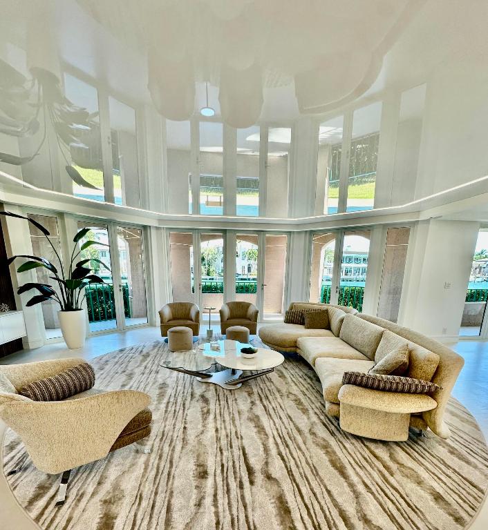 100 SE 5th Avenue 101