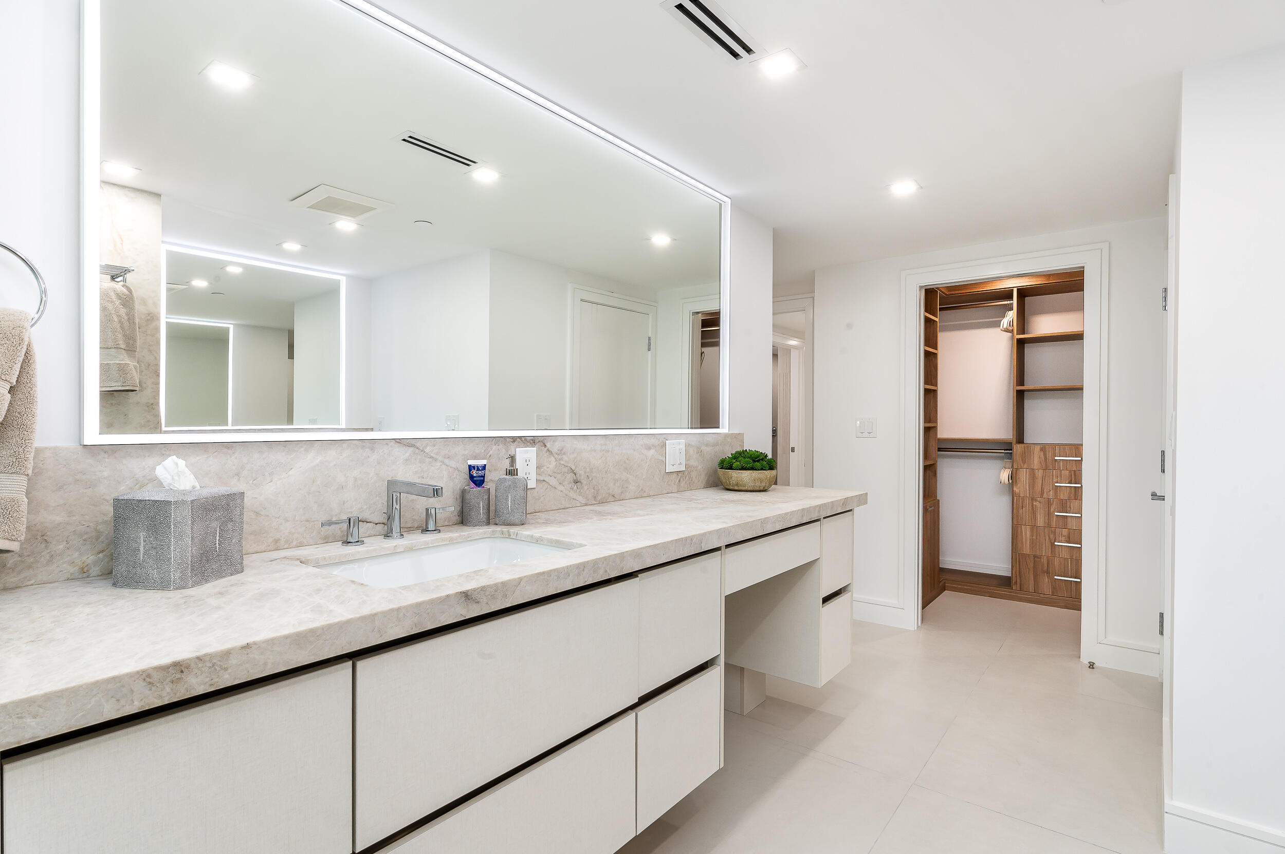 100 SE 5th Avenue 101