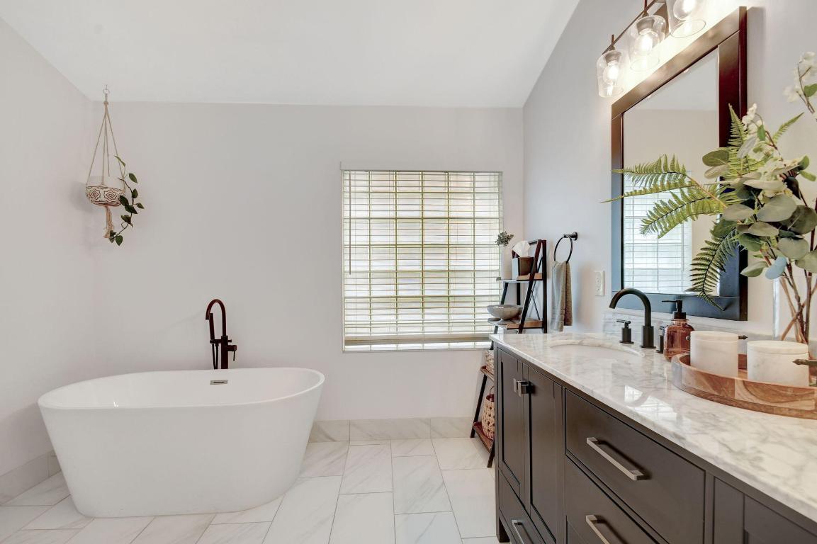 3906 Palladium Lake Drive