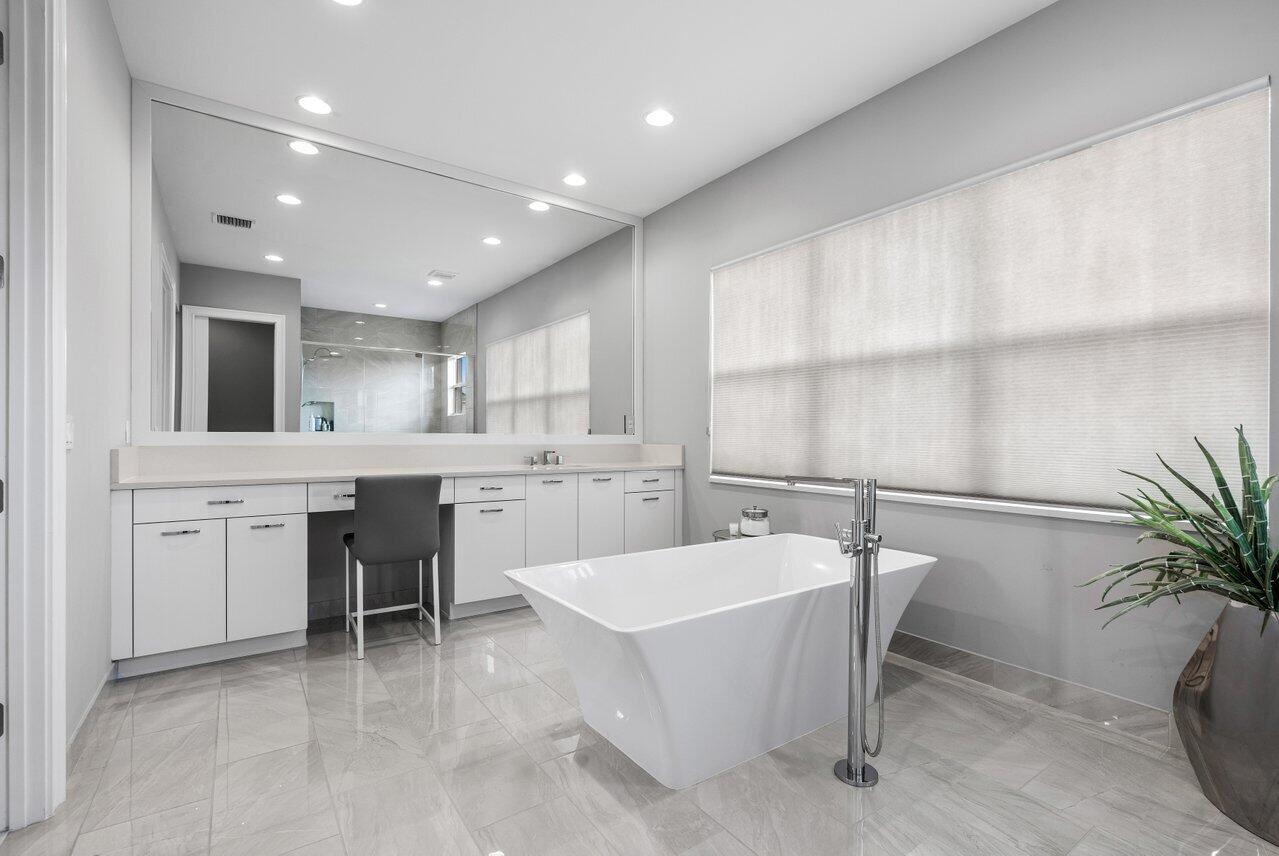 19878 Meadowside Lane