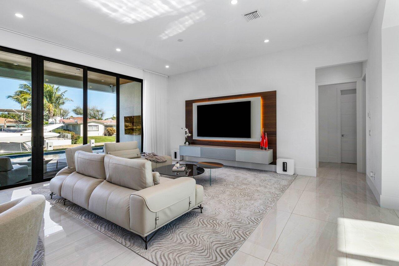 725 NE 71st Street