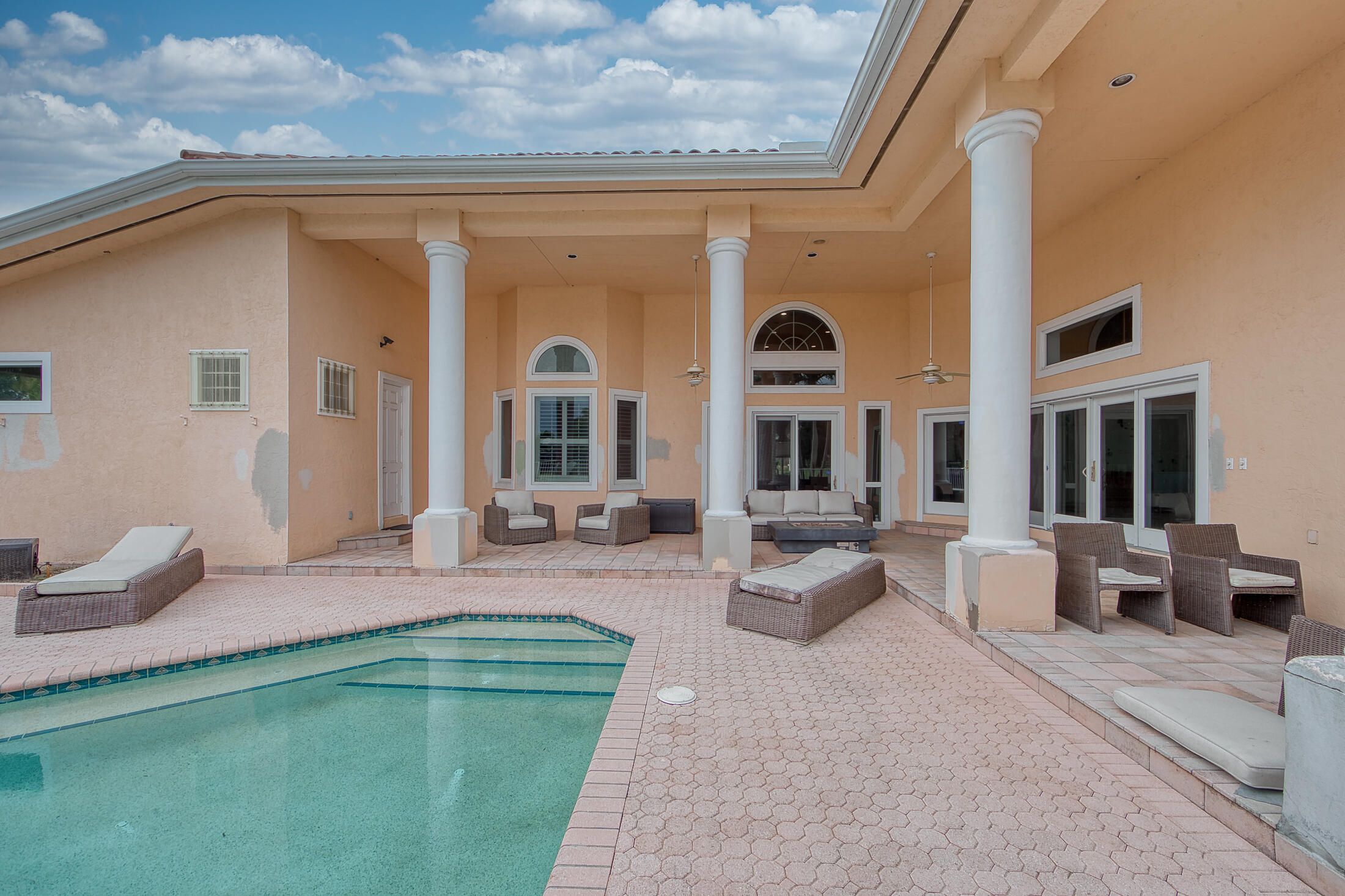 100 Glenbrook Court, Atlantis