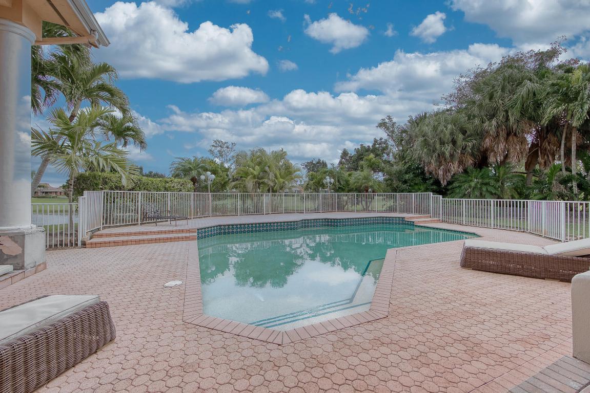 100 Glenbrook Court, Atlantis