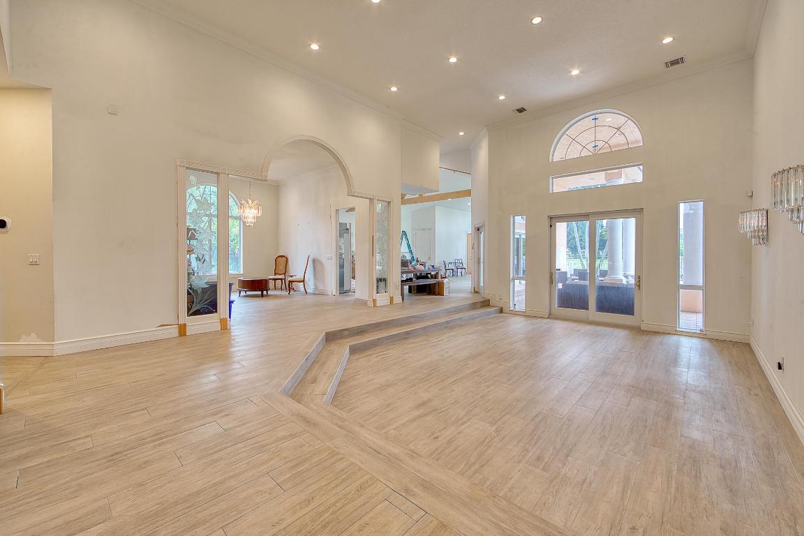 100 Glenbrook Court, Atlantis