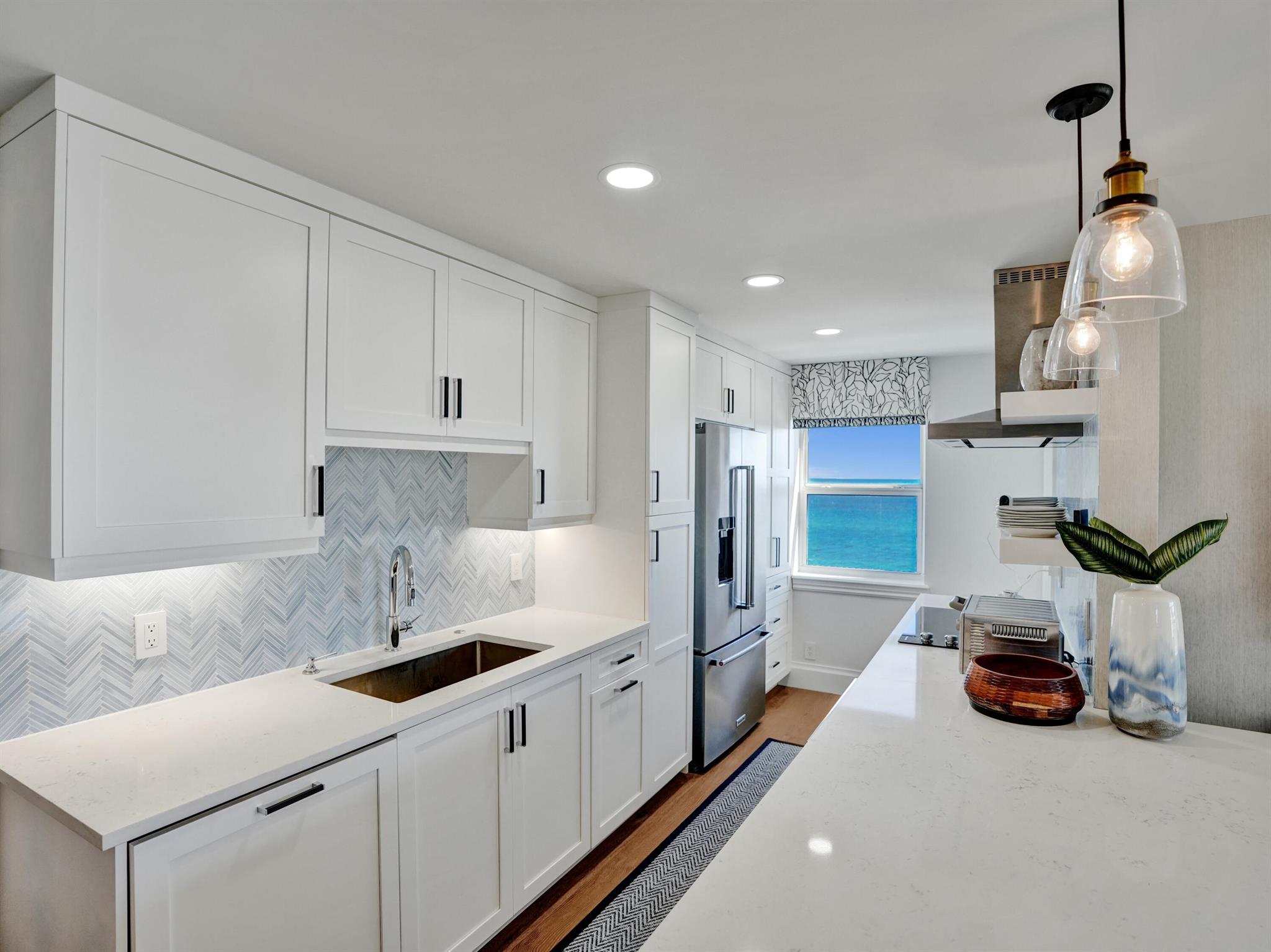 1051 Hillsboro Mile 510e