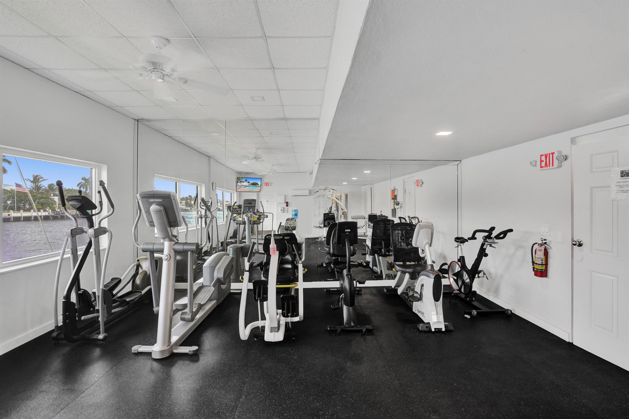 1051 Hillsboro Mile 510e